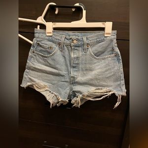 Levi’s 501 shorts light blue size 28